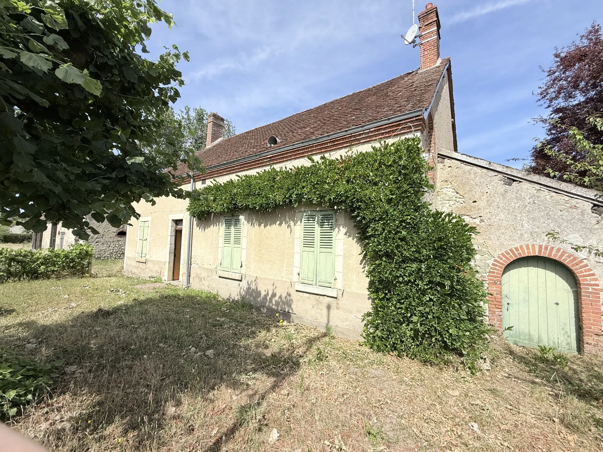 Ancien corps de ferme à rénover près de Vierzon, 166 m² habitables