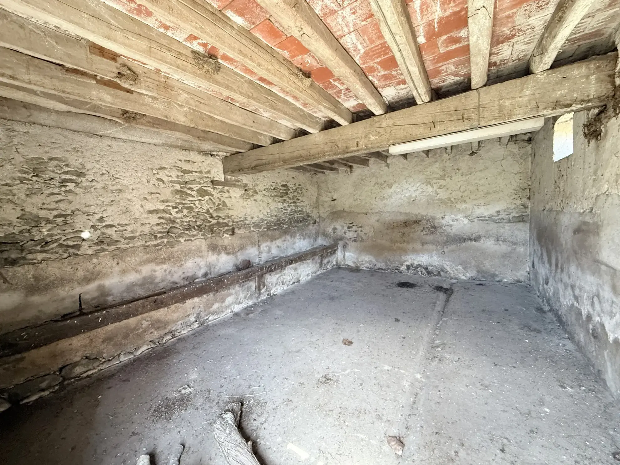 Ancien corps de ferme à rénover près de Vierzon, 166 m² habitables 