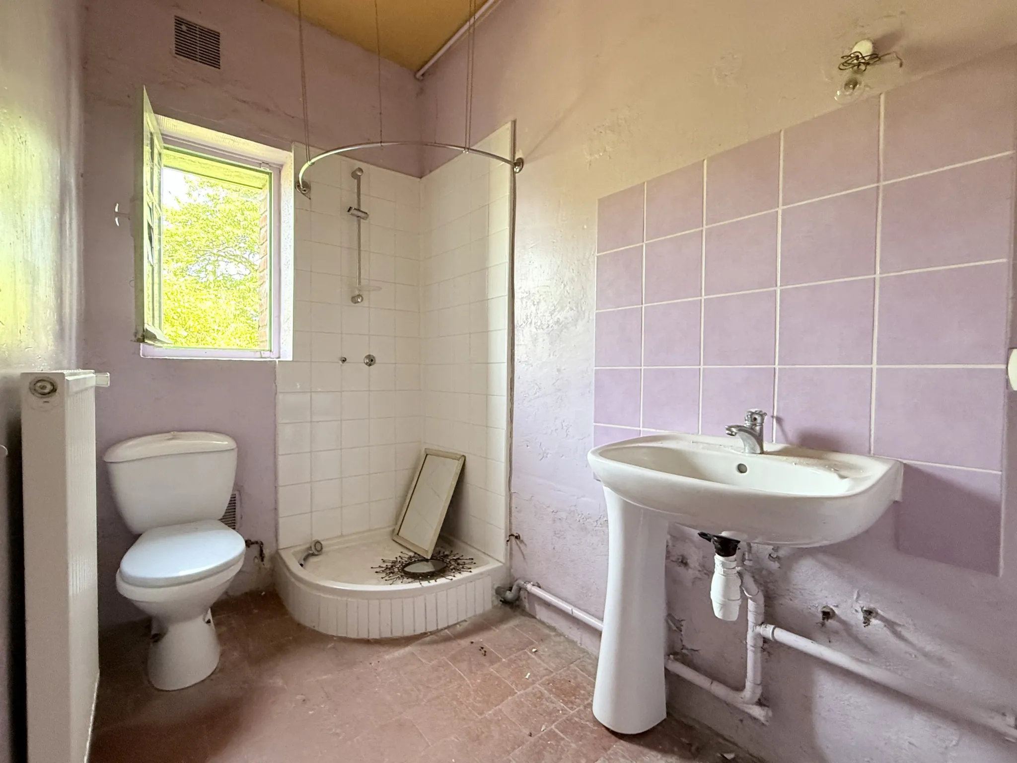 Ancien corps de ferme à rénover près de Vierzon, 166 m² habitables 