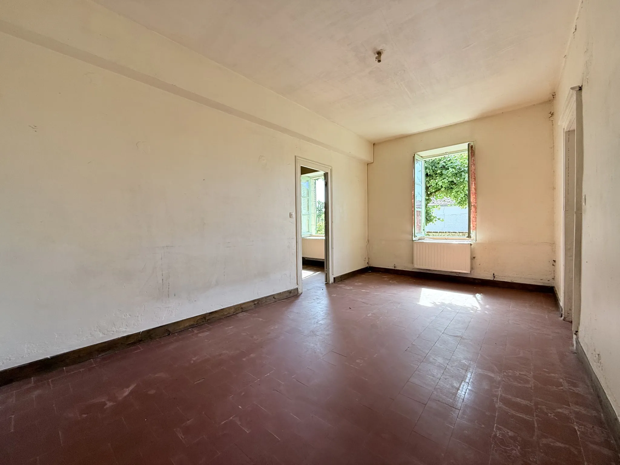Ancien corps de ferme à rénover près de Vierzon, 166 m² habitables 