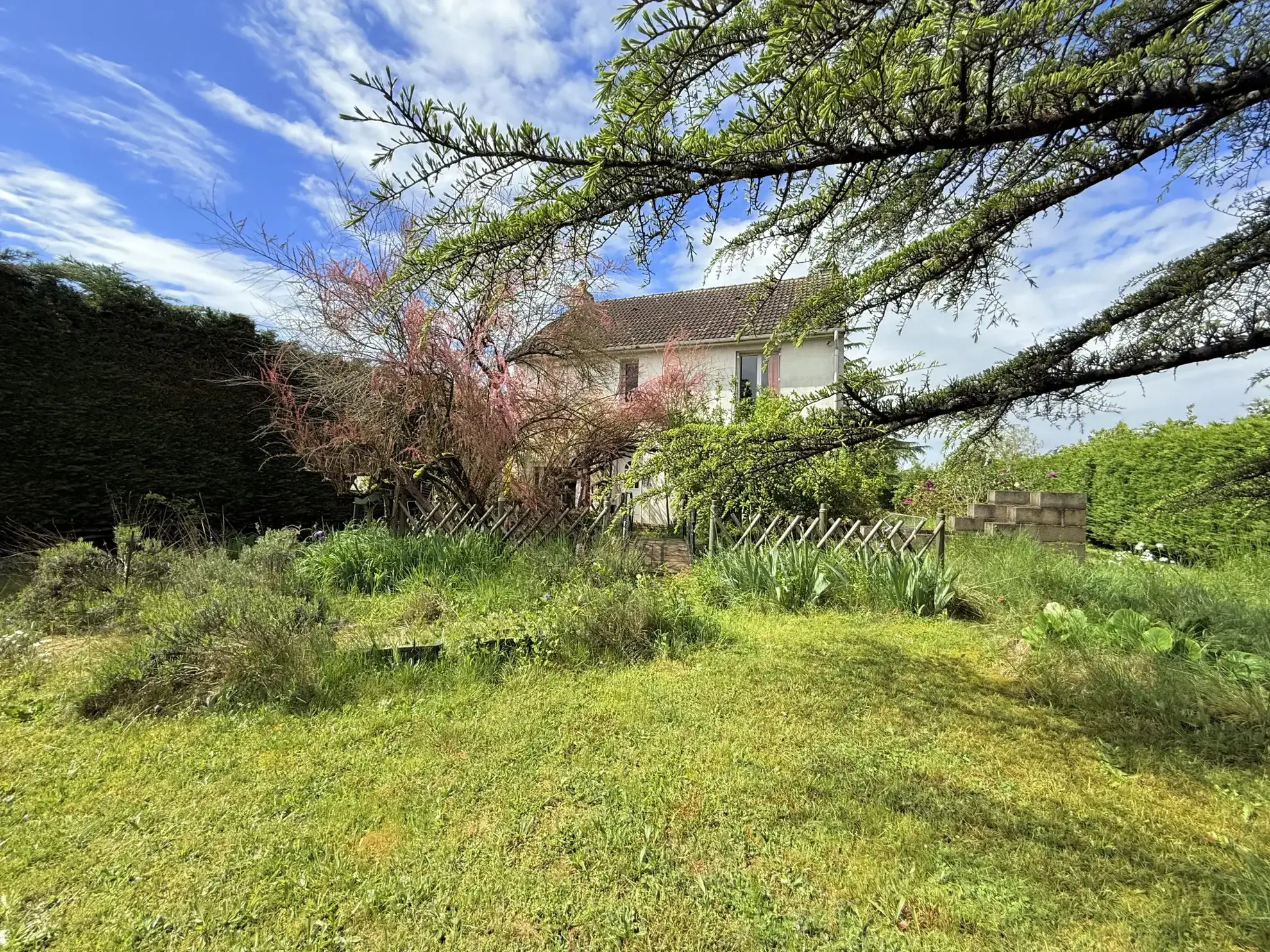 Grande maison familiale à Mery-sur-Cher avec terrain de 3010 m² 