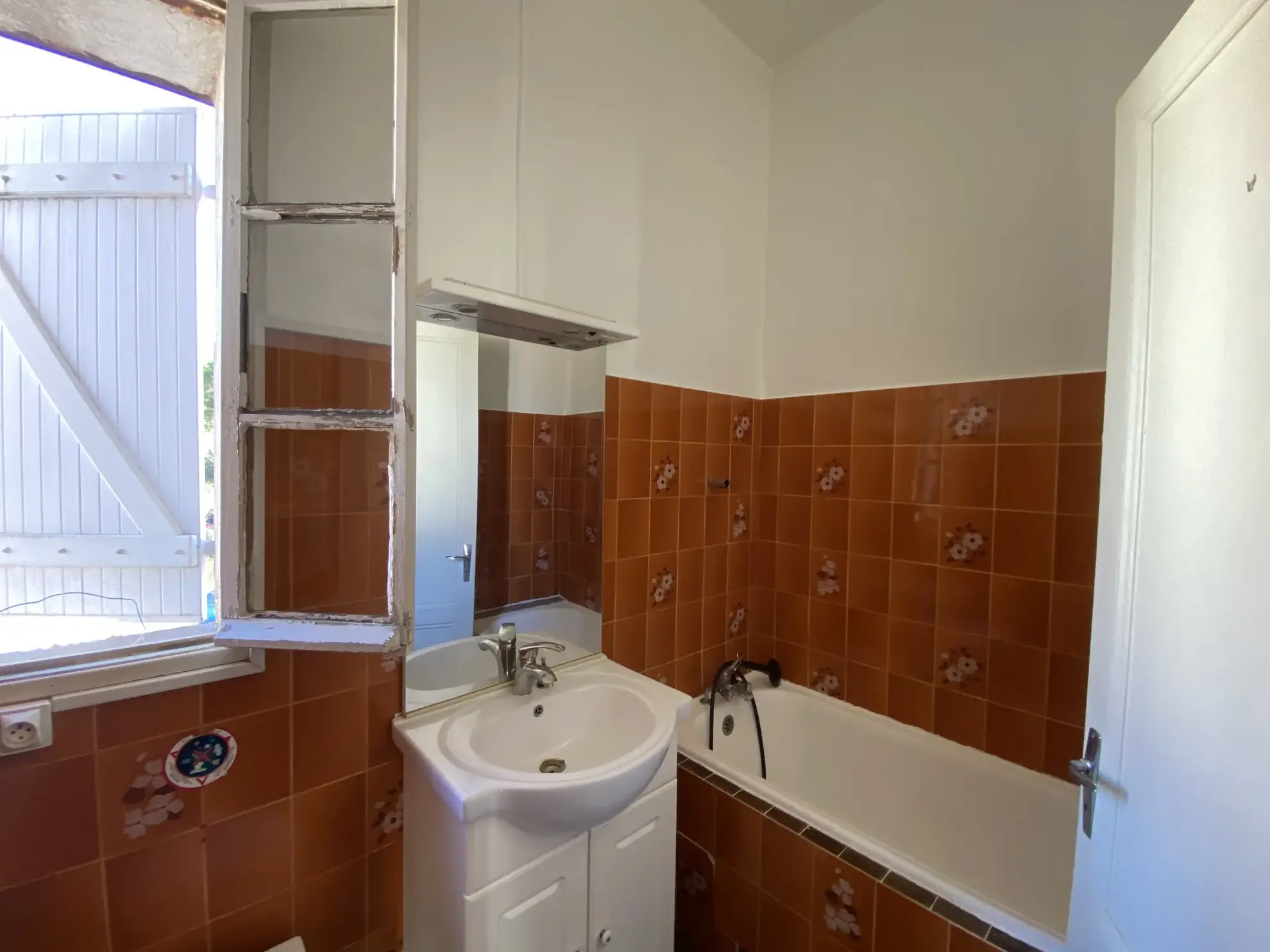 Maison à vendre au centre de Langon avec jardin et terrasse 