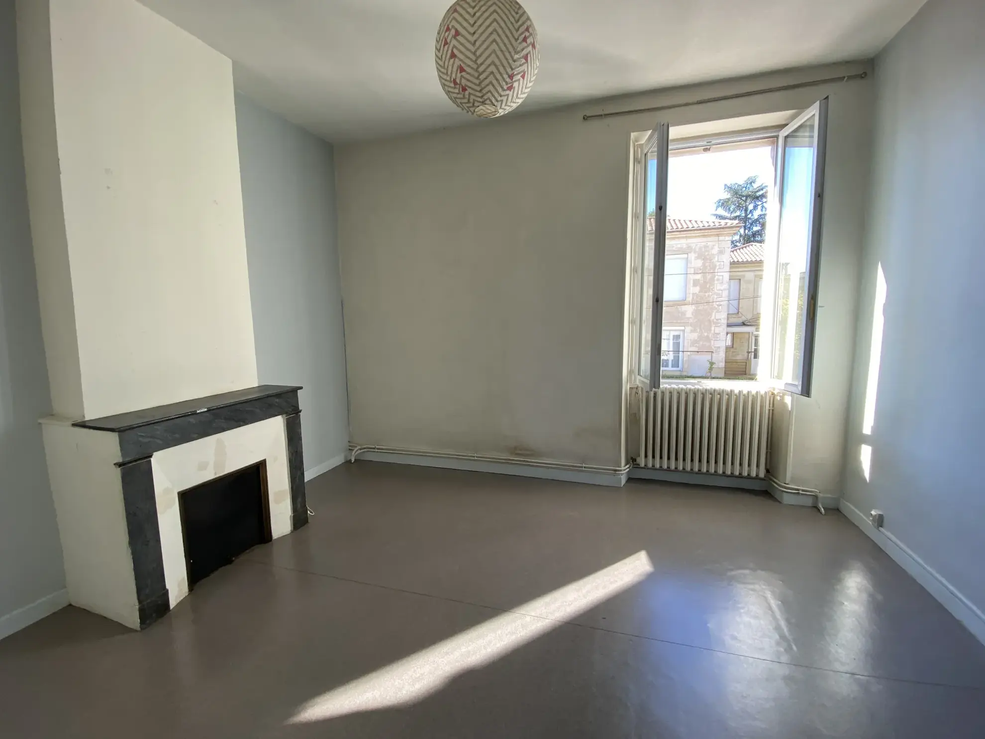 Maison à vendre au centre de Langon avec jardin et terrasse 