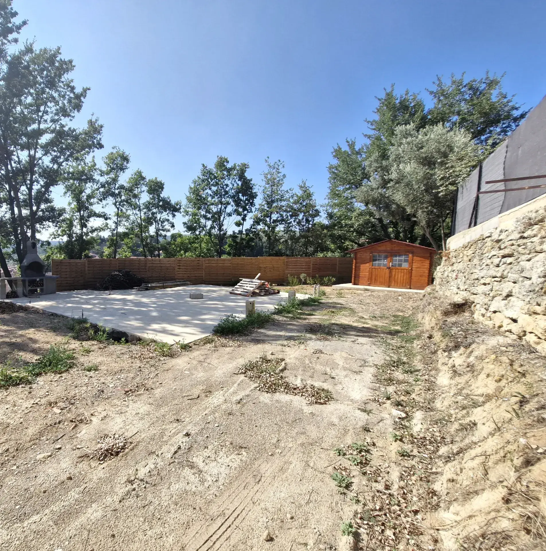 Terrain à bâtir de 580 m² à Salernes avec permis et vue dégagée 