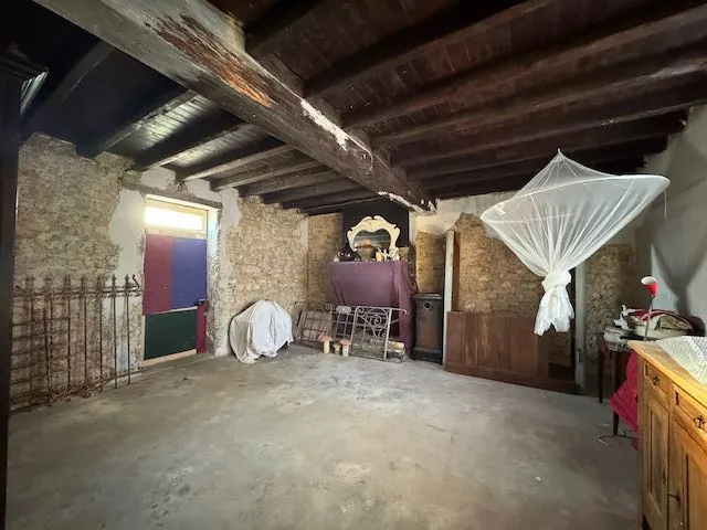 Charmante maison en pierres à rénover à St Martin Lars en Vendée 