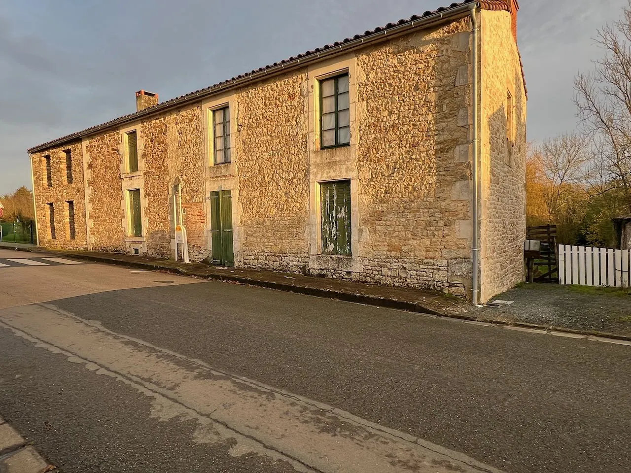 Charmante maison en pierres à rénover à St Martin Lars en Vendée 