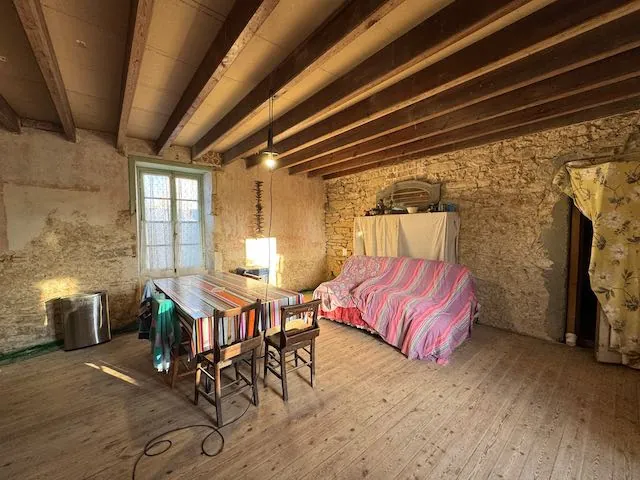Charmante maison en pierres à rénover à St Martin Lars en Vendée 