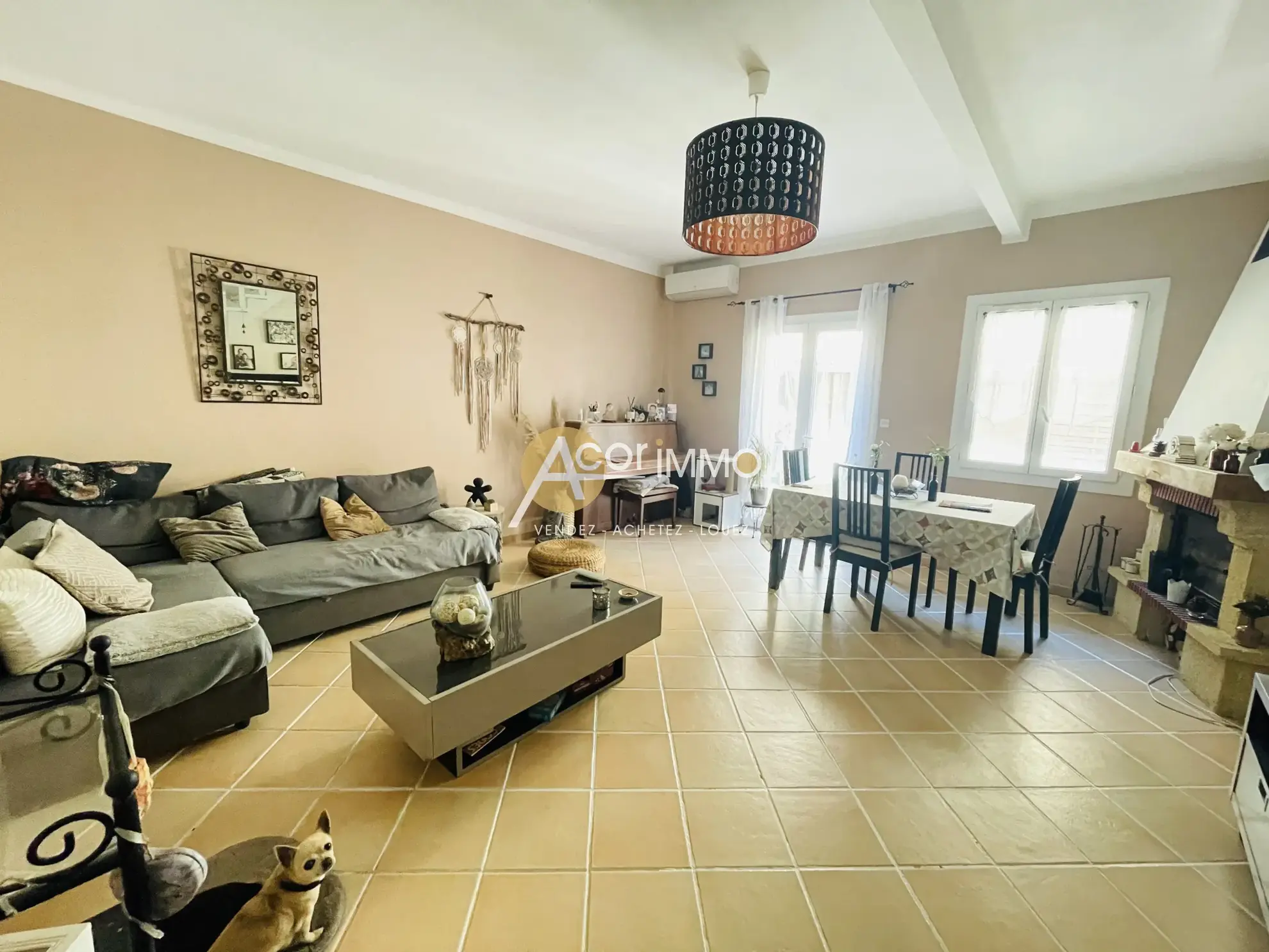 Maison T4 de 83 m² à La Seyne-sur-Mer avec terrasse et cheminée