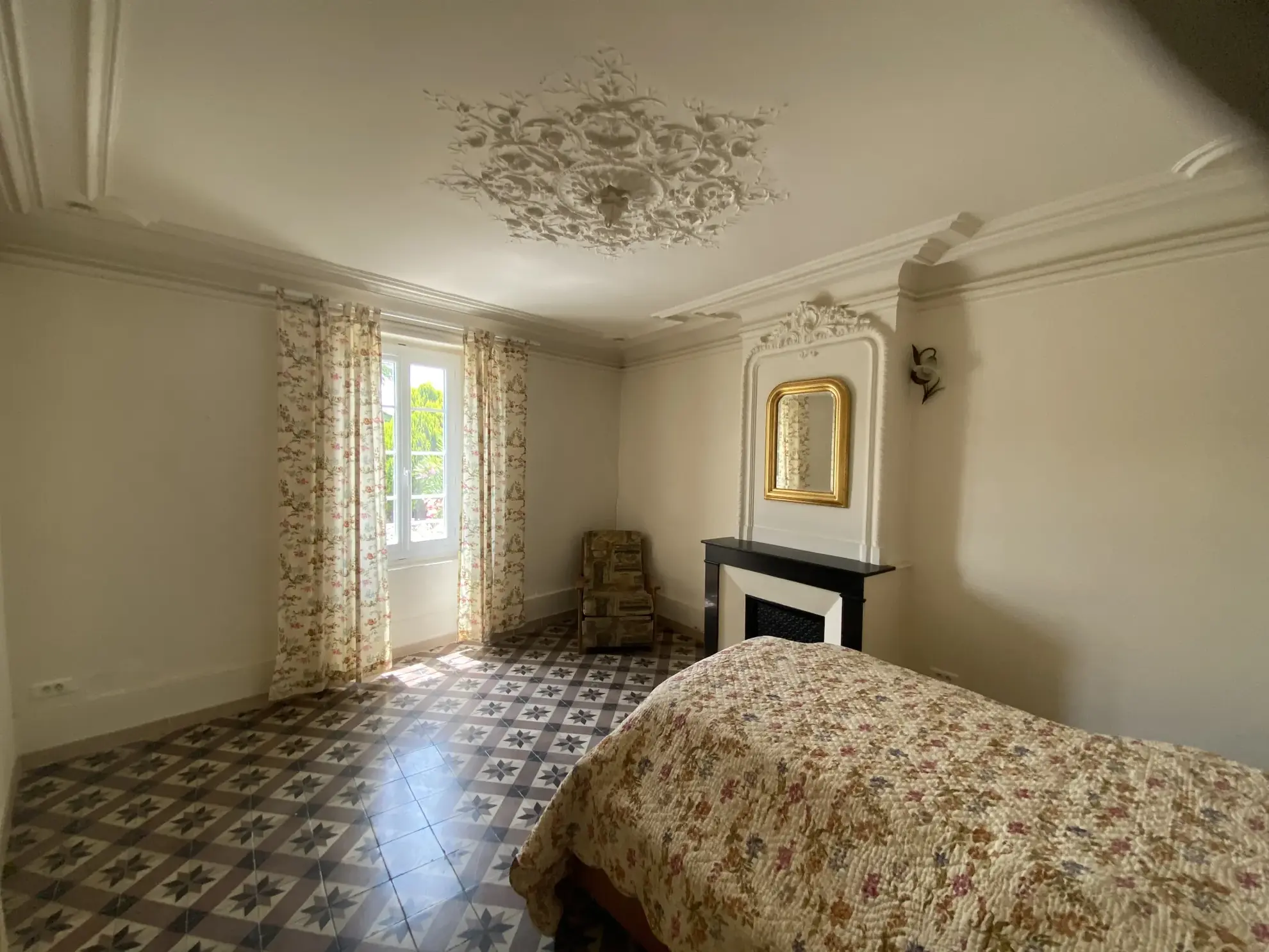 Charmante maison en pierre avec vue dégagée à Savignargues - 4 chambres, terrain piscinable 