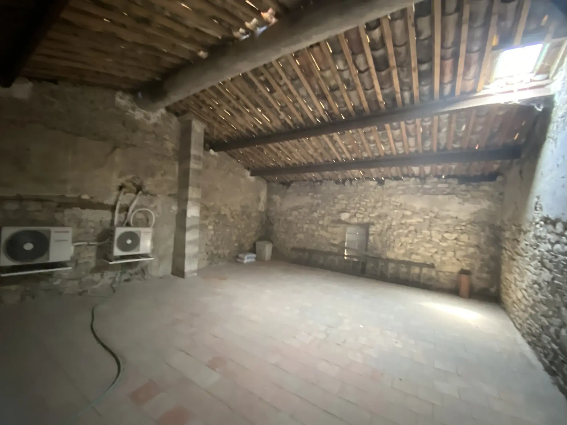 Charmante maison en pierre avec vue dégagée à Savignargues - 4 chambres, terrain piscinable 