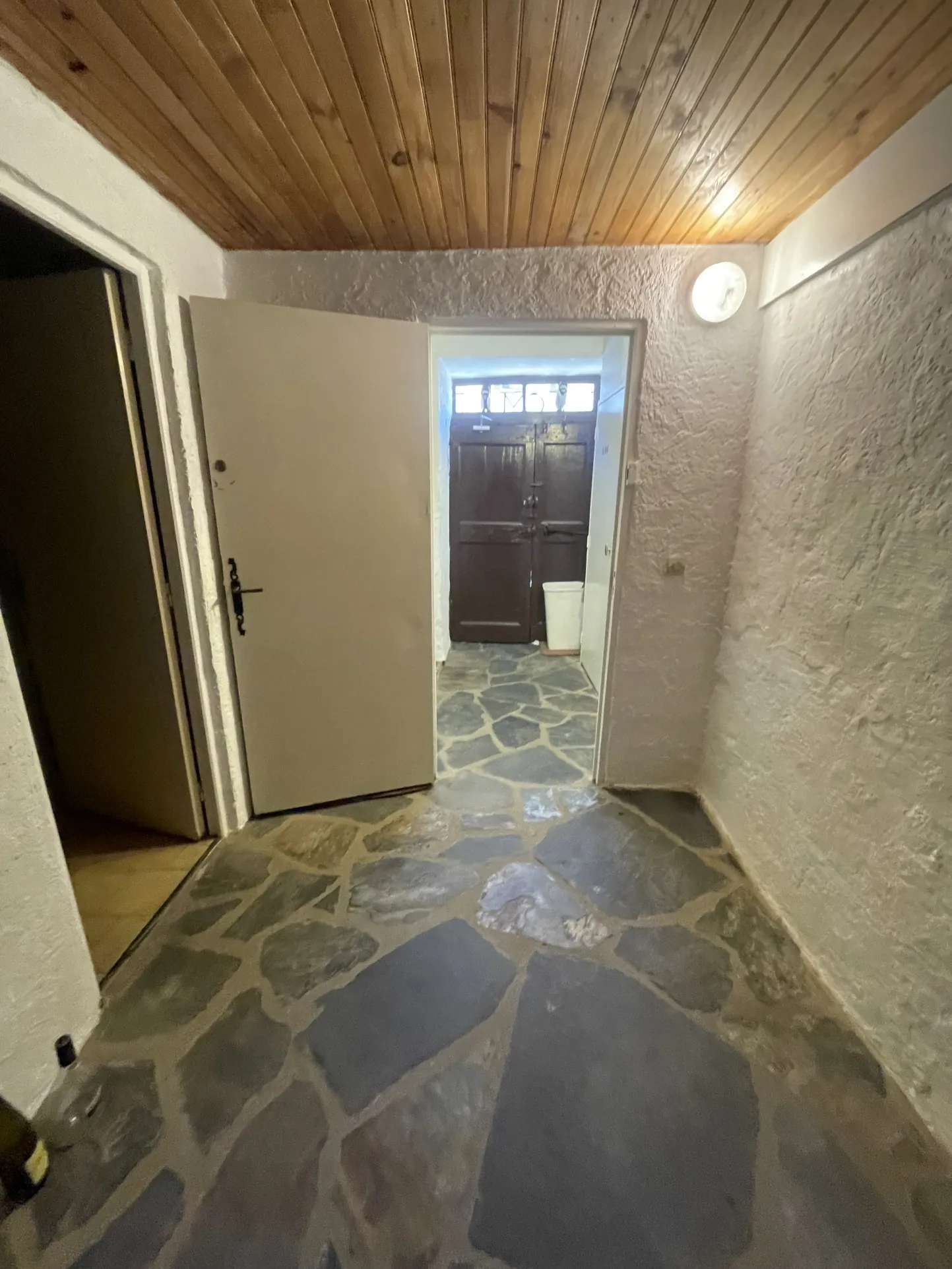 Ensemble immobilier de 4 appartements F3 avec cour et terrain dans les Cévennes 