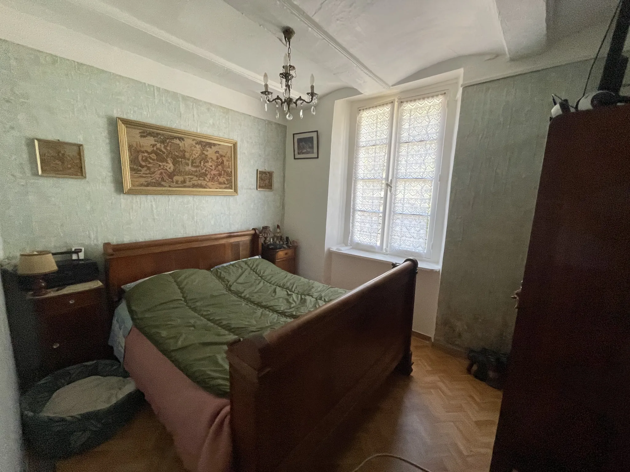 Ensemble immobilier de 4 appartements F3 avec cour et terrain dans les Cévennes 