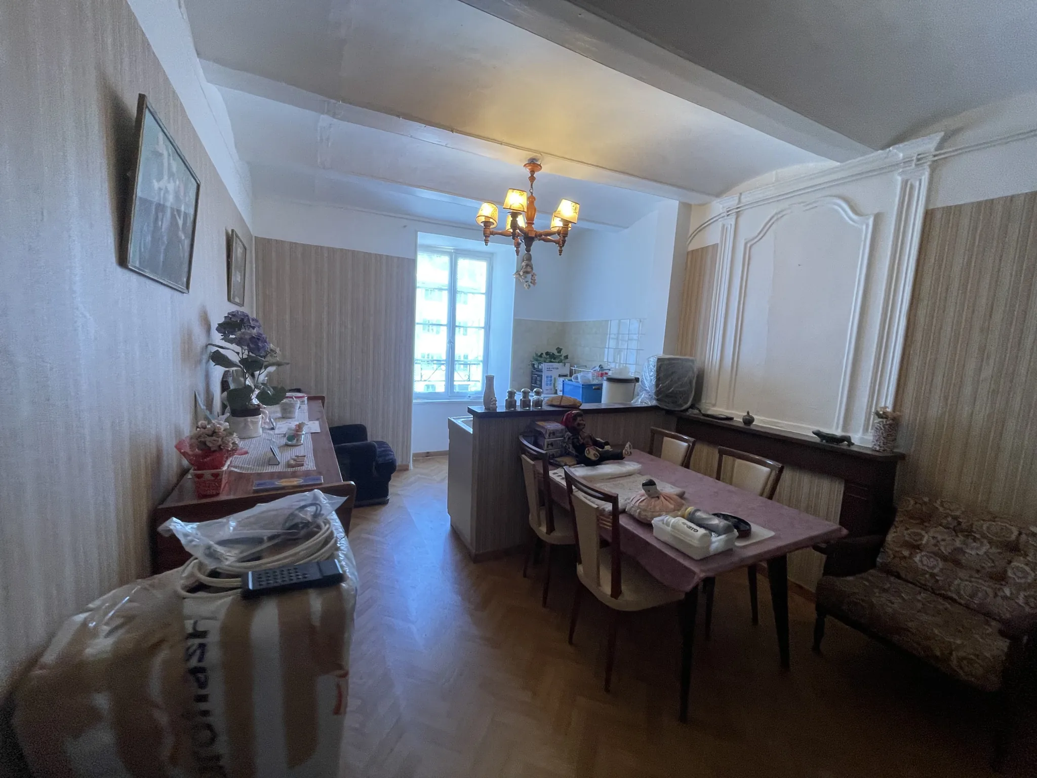 Ensemble immobilier de 4 appartements F3 avec cour et terrain dans les Cévennes 