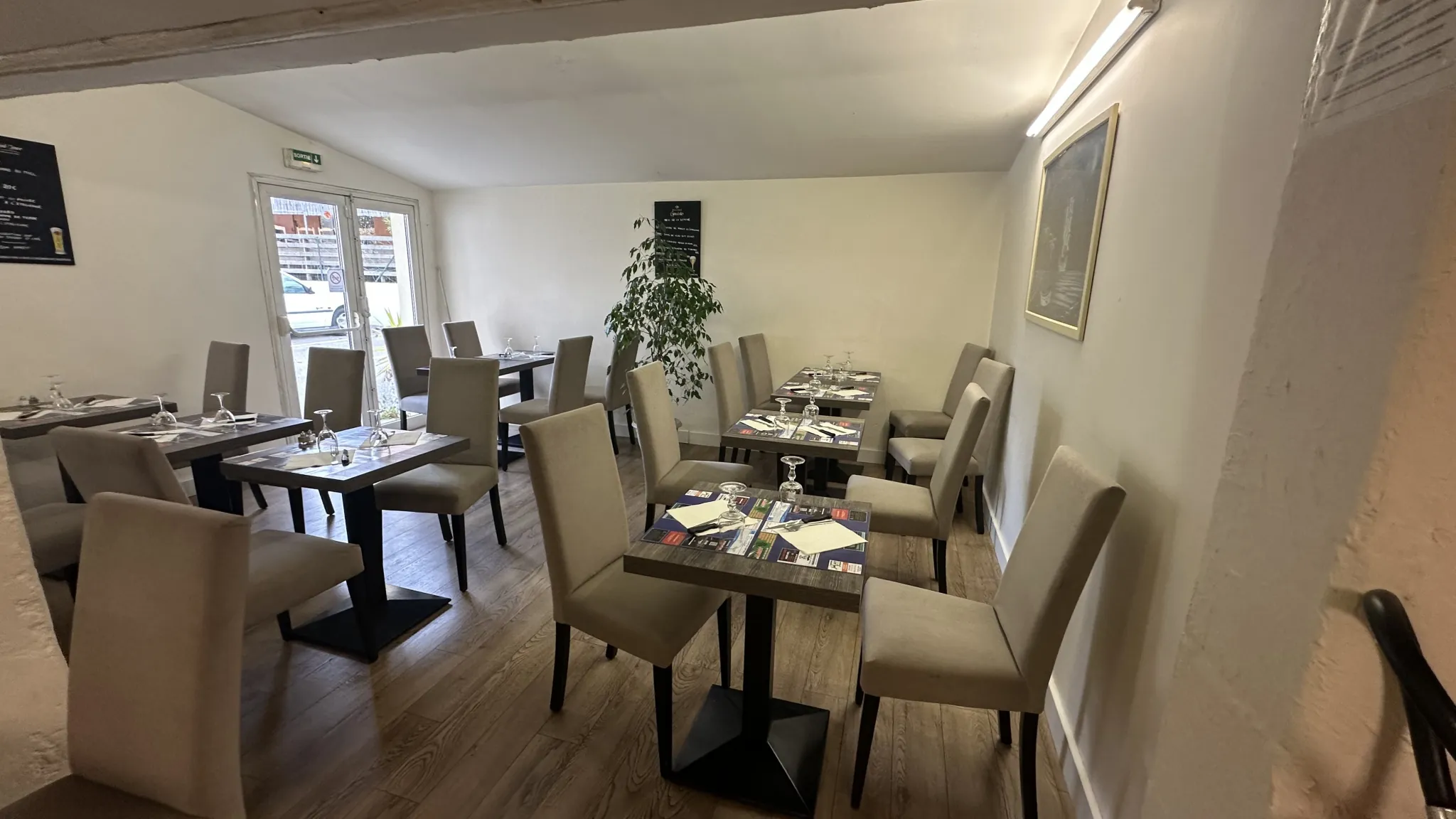 Vente murs commerciaux loués au Beausset - Opportunité d’investissement à forte rentabilité 