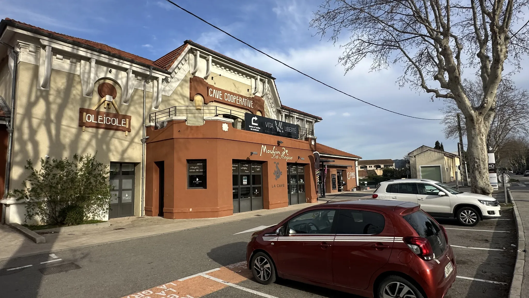 Vente murs commerciaux loués au Beausset - Opportunité d’investissement à forte rentabilité 