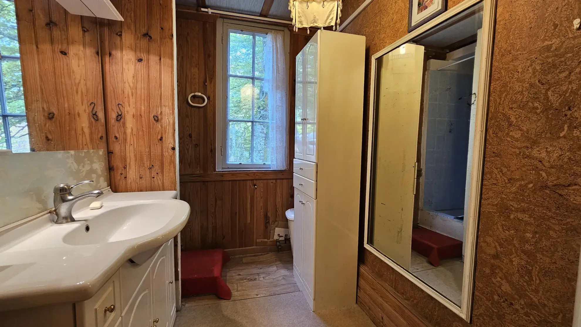 Appartement à rénover avec 3 chambres et balcon à Thorenc 