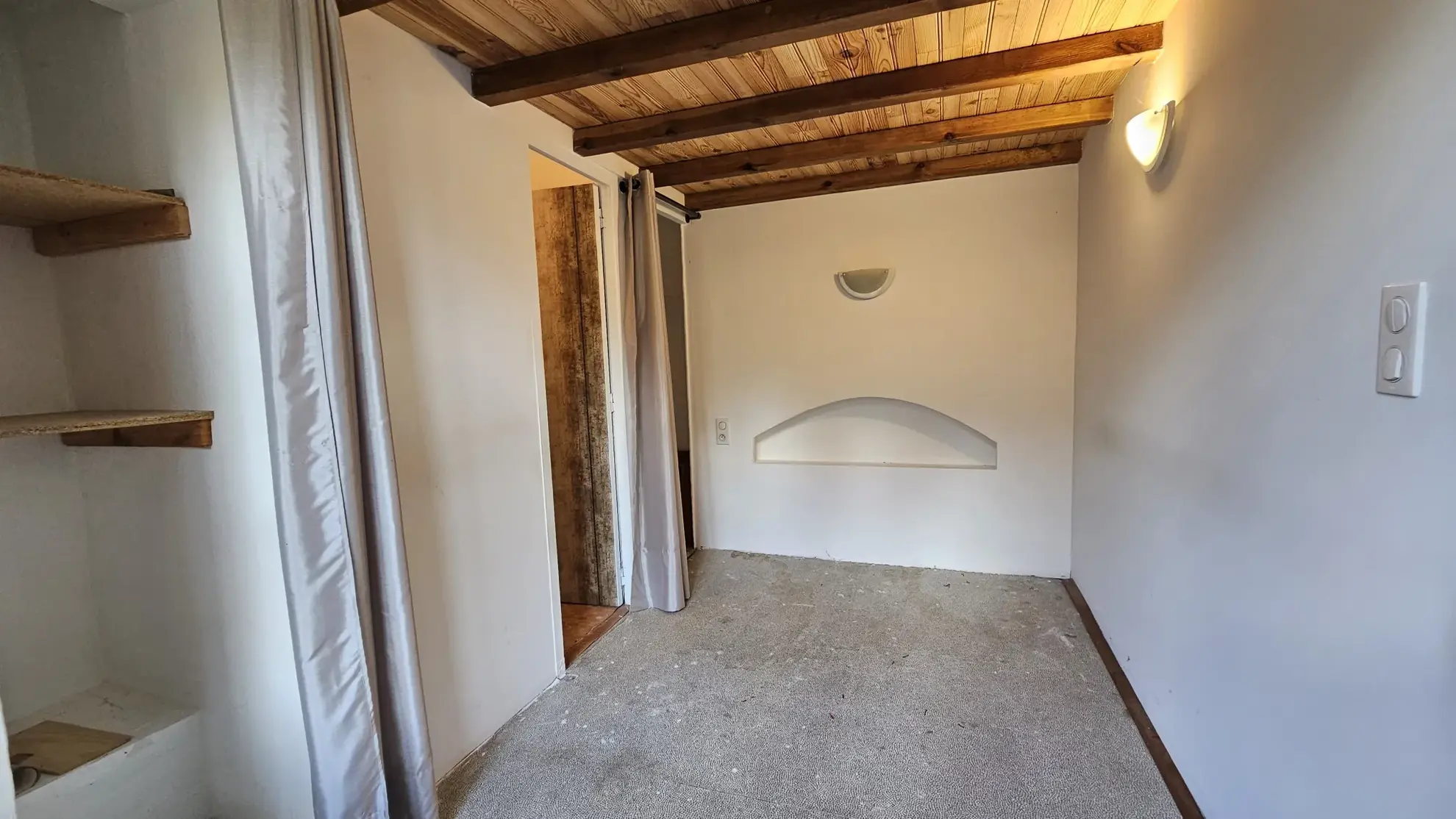 Appartement à rénover avec 3 chambres et balcon à Thorenc 