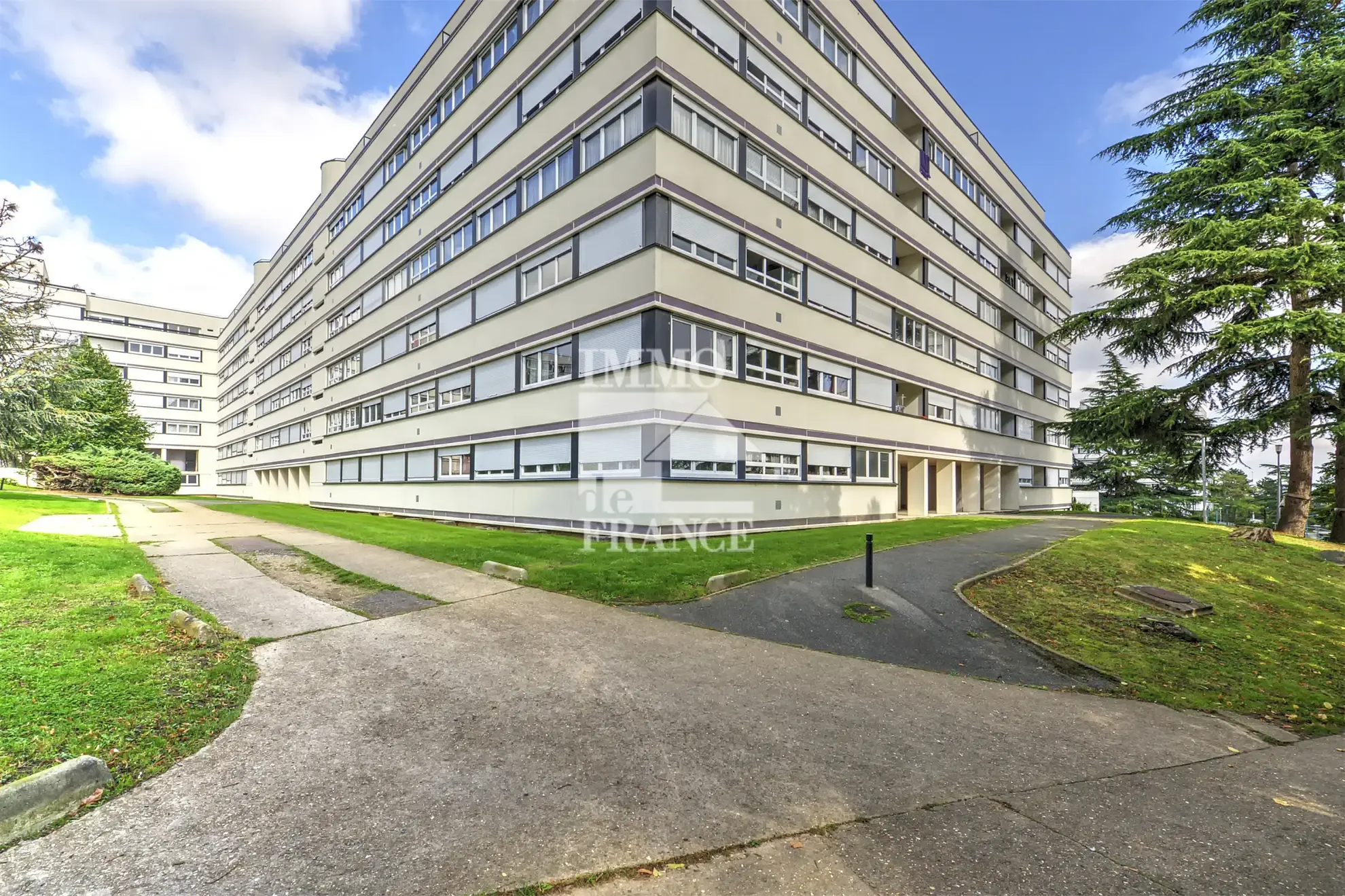 Appartement familial de 100,50 m² à Pontoise avec 4 chambres et double séjour