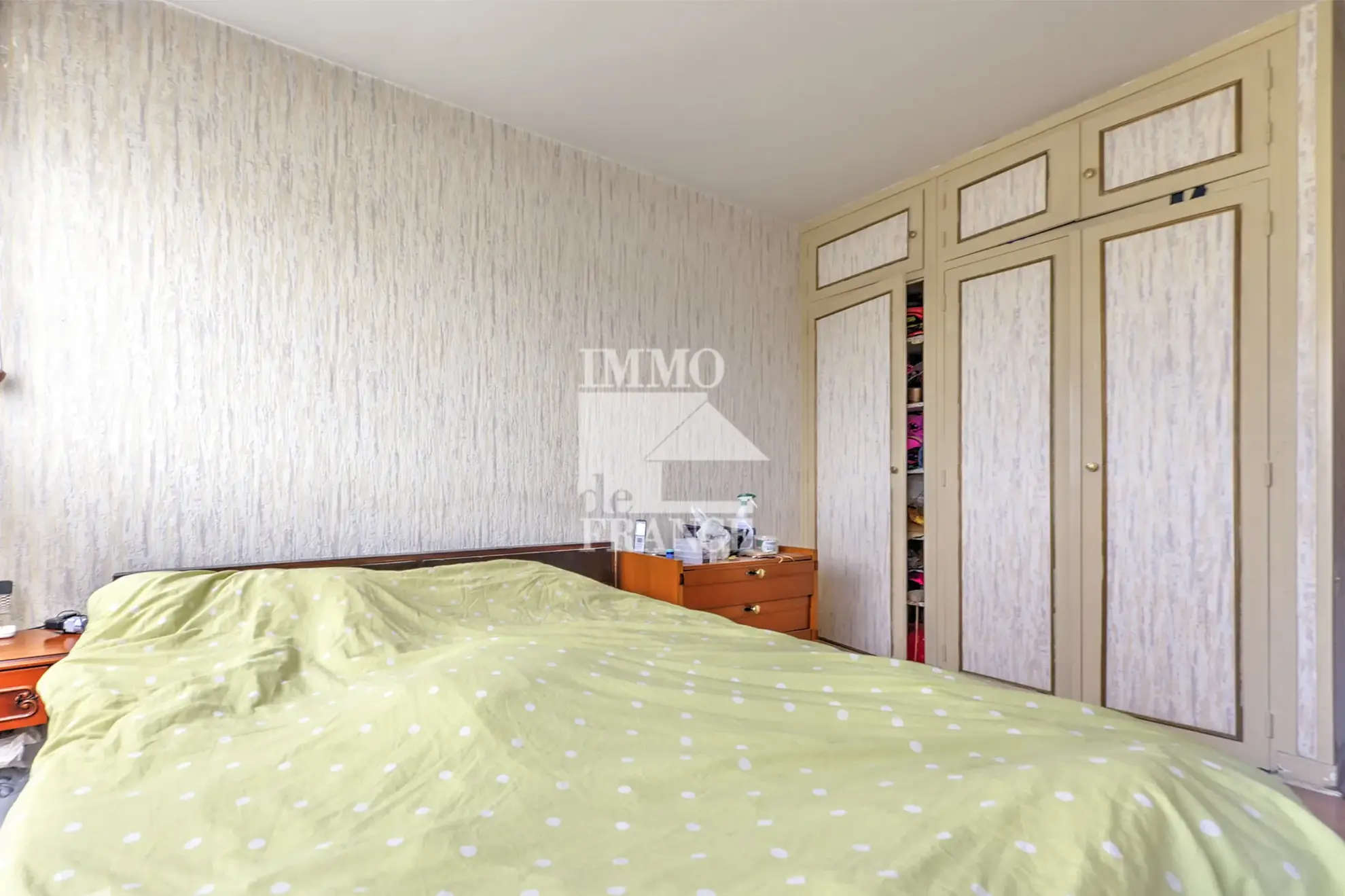 Appartement familial de 100,50 m² à Pontoise avec 4 chambres et double séjour 