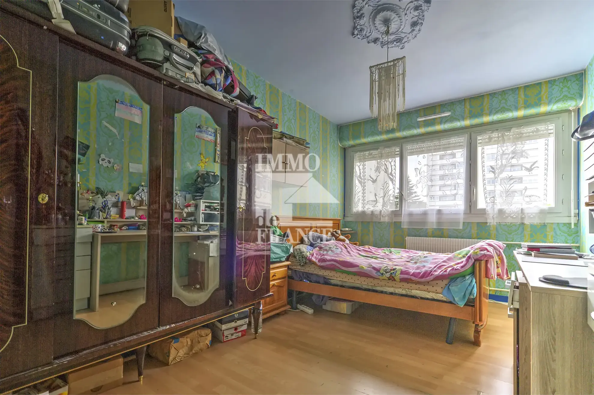 Appartement familial de 100,50 m² à Pontoise avec 4 chambres et double séjour 