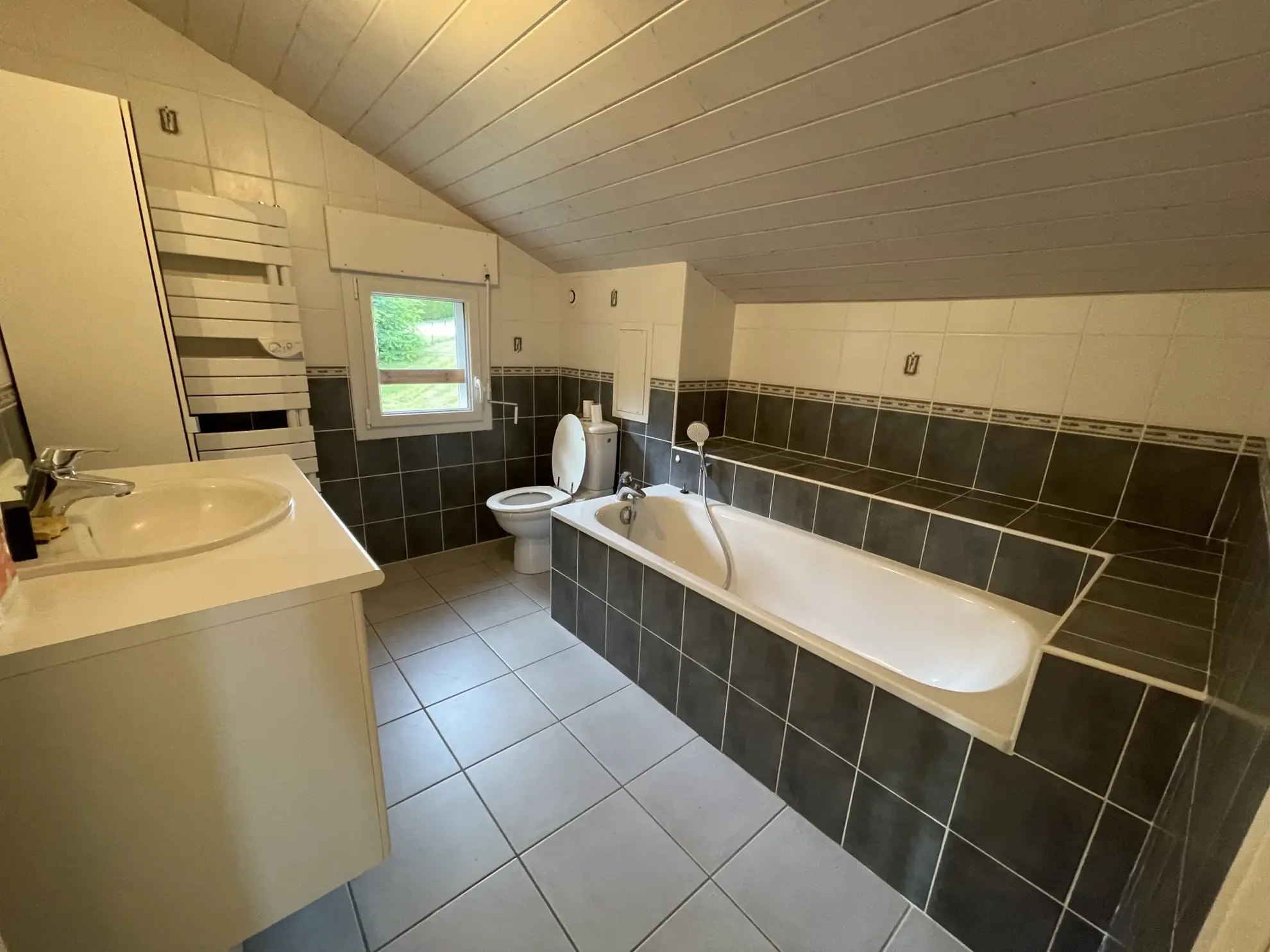 Vente maison T5 à Bellerive-sur-Allier avec terrain, garage et chauffage indépendant 