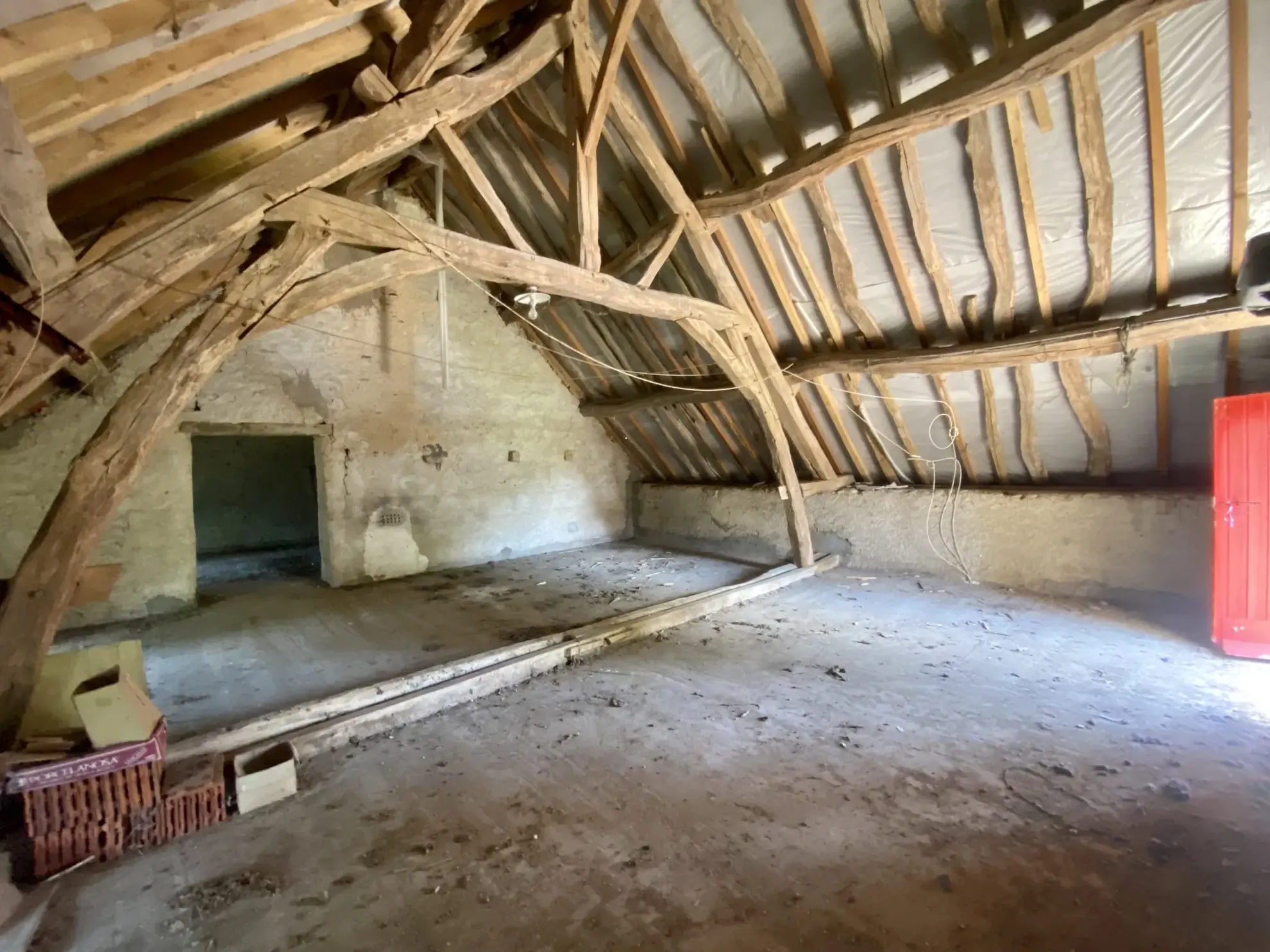 Fermette authentique à Lurcy-le-Bourg avec potentiel et vue panoramique 
