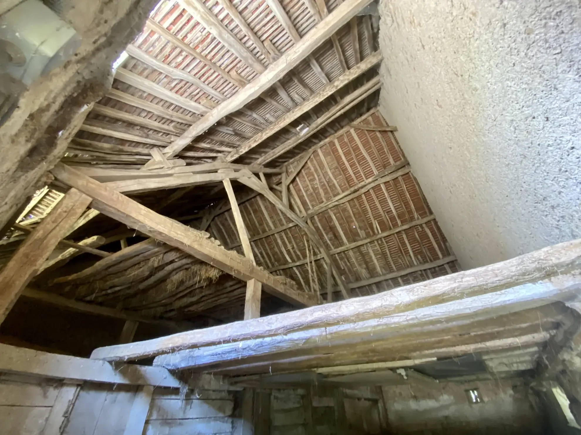 Fermette authentique à Lurcy-le-Bourg avec potentiel et vue panoramique 