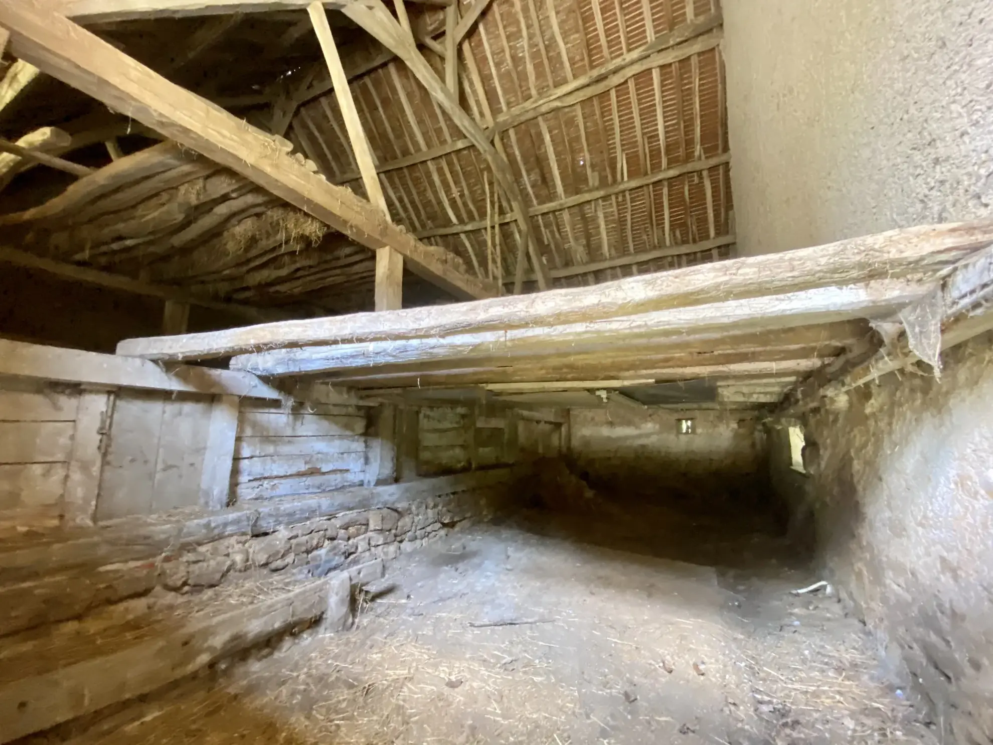 Fermette authentique à Lurcy-le-Bourg avec potentiel et vue panoramique 