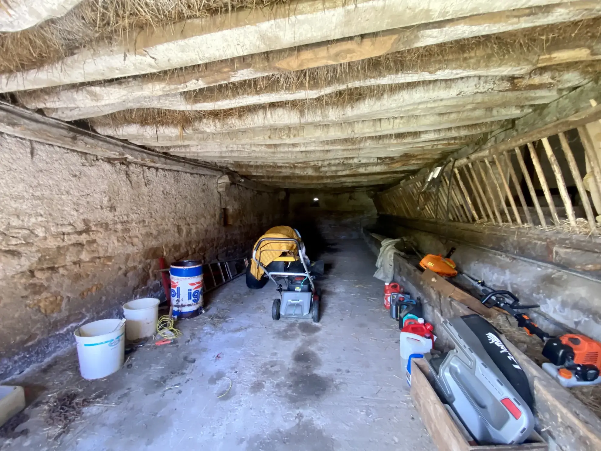 Fermette authentique à Lurcy-le-Bourg avec potentiel et vue panoramique 