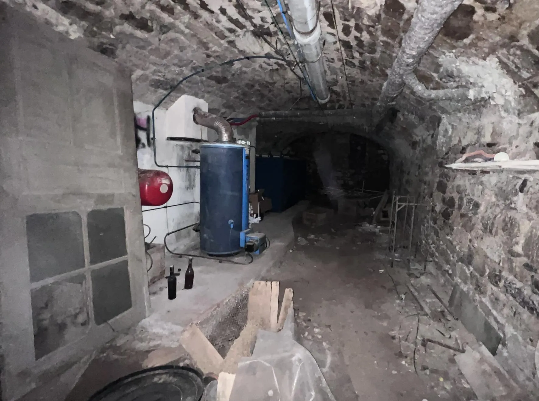 Immeuble à vendre au centre de Saint Affrique avec potentiel locatif 