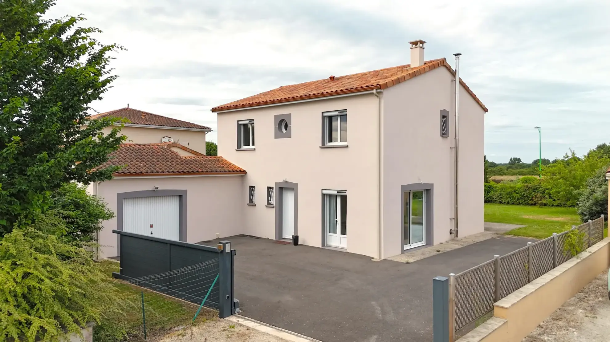 Maison familiale 4 chambres à Fontaine-le-Comte, proche de Poitiers Sud 