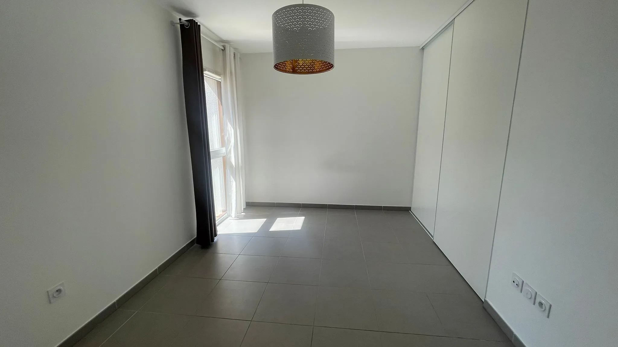 Appartement T3 moderne de 58,75 m² à Martigues, résidence sécurisée et parking 