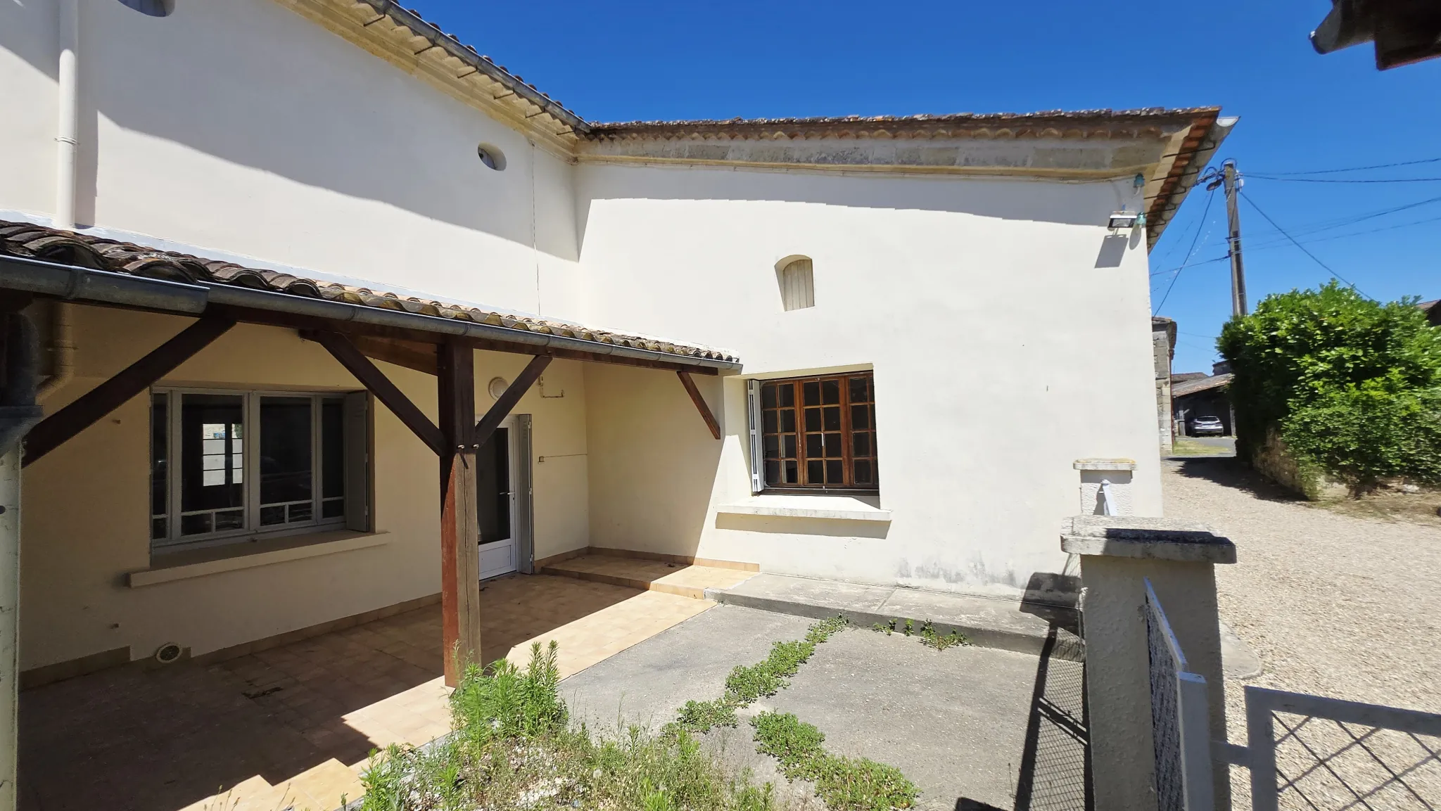 Maison en pierre de 110 m² à Puisseguin avec cour et potentiel d’extension 