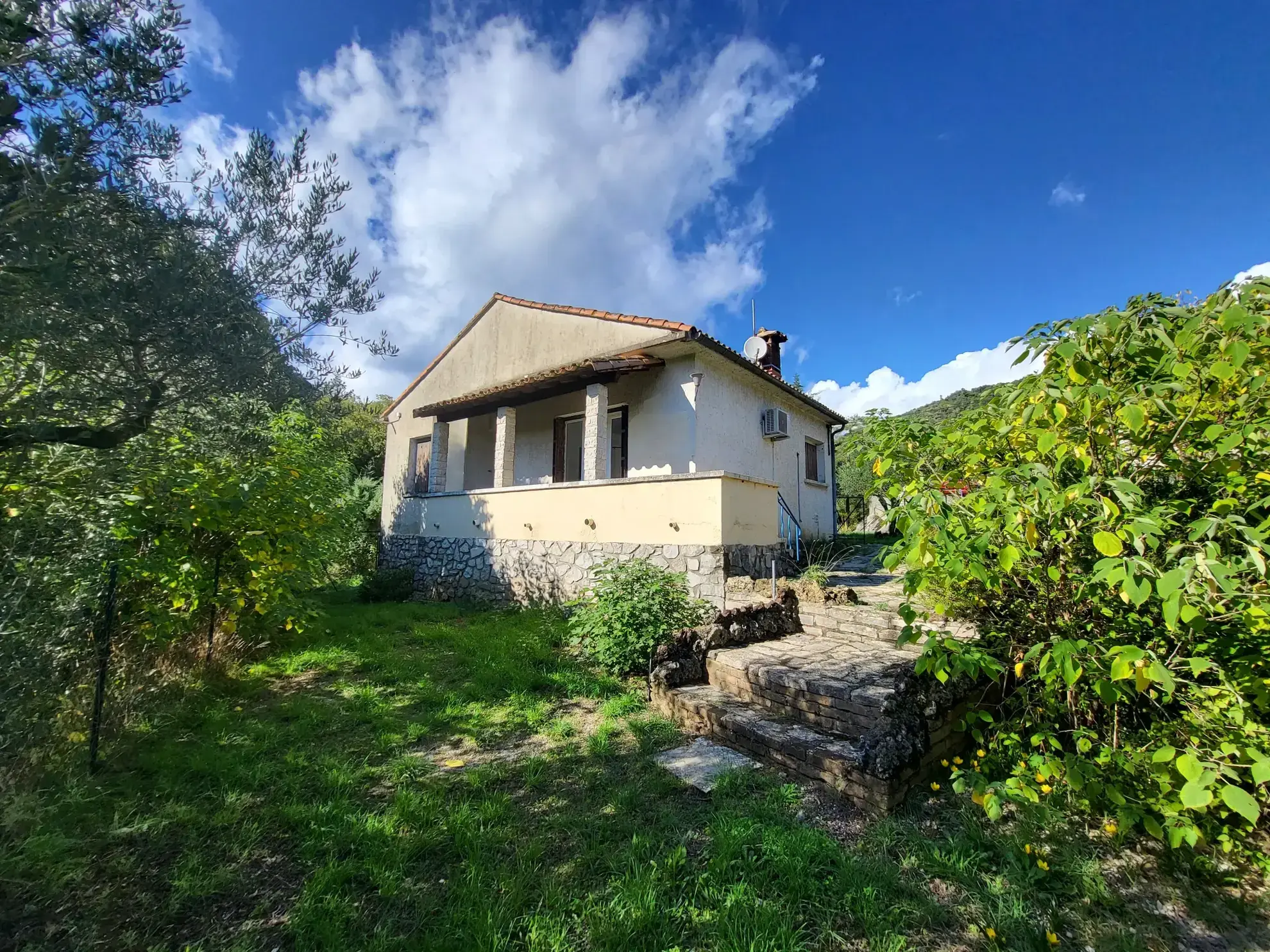 Villa de 65 m² avec grand terrain à Saint-Hippolyte-du-Fort, Cévennes 