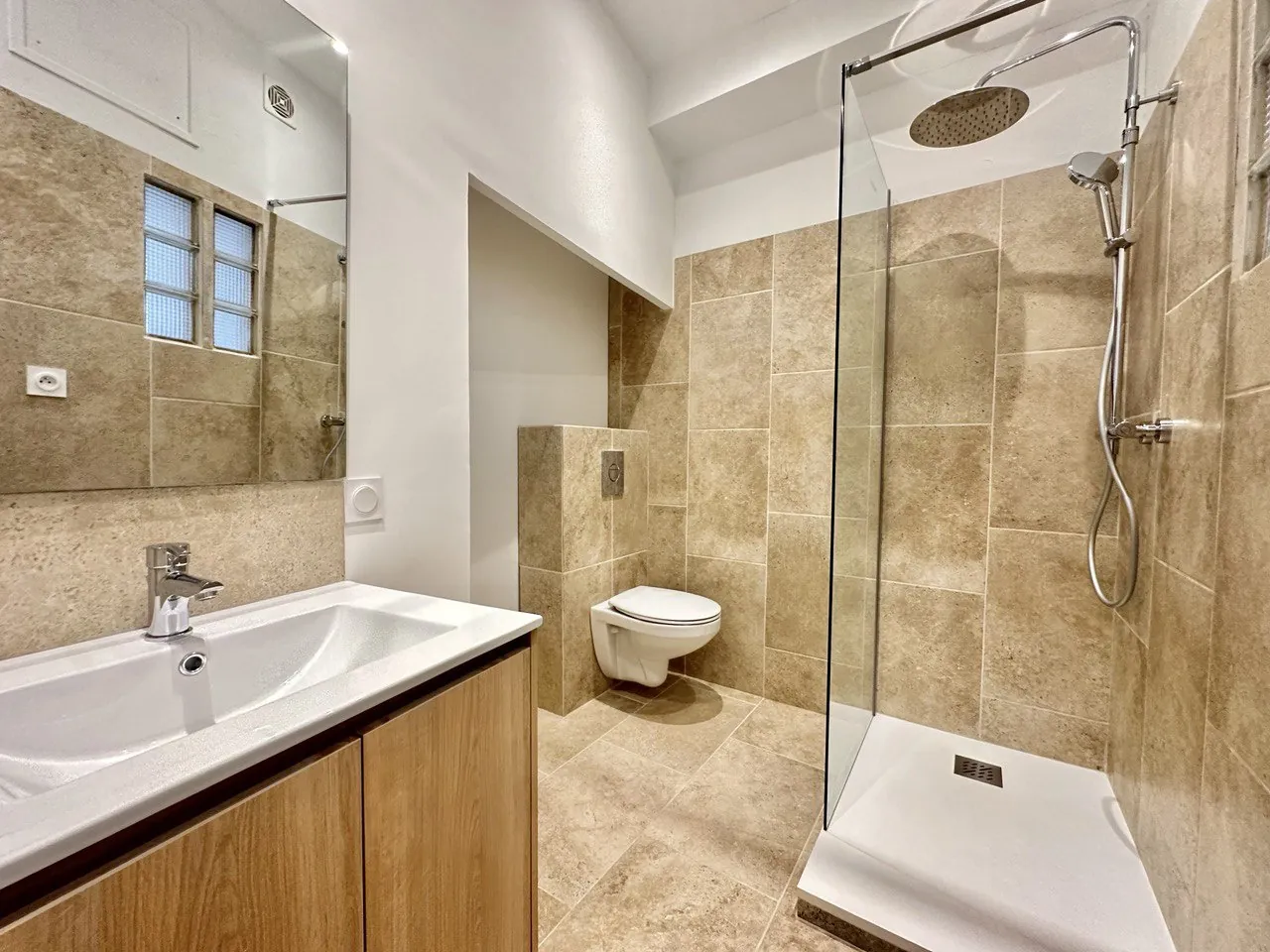 Appartement T2 rénové de 34,6 m² à La Seyne-sur-Mer avec vue dégagée 