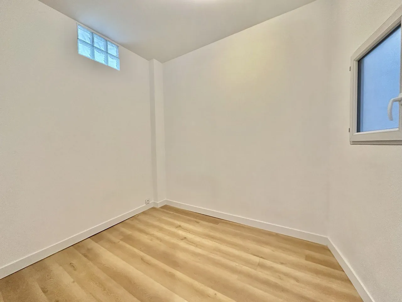 Appartement T2 rénové de 34,6 m² à La Seyne-sur-Mer avec vue dégagée 