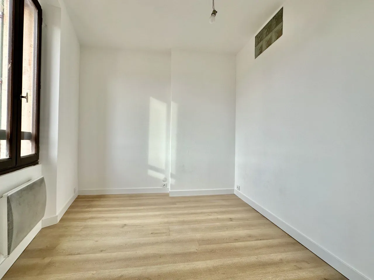 Appartement T2 rénové de 34,6 m² à La Seyne-sur-Mer avec vue dégagée 