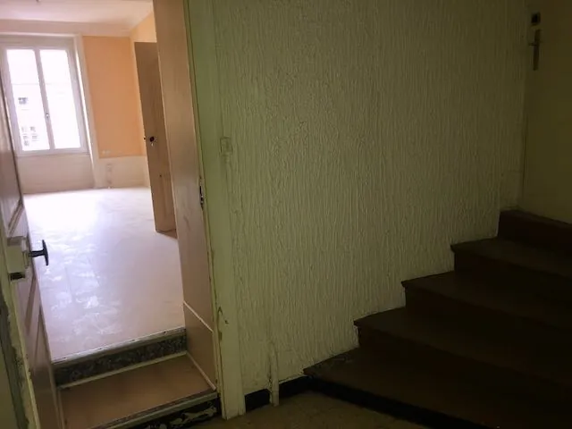 Immeuble locatif à Marcigny avec local commercial et appartements en vente 