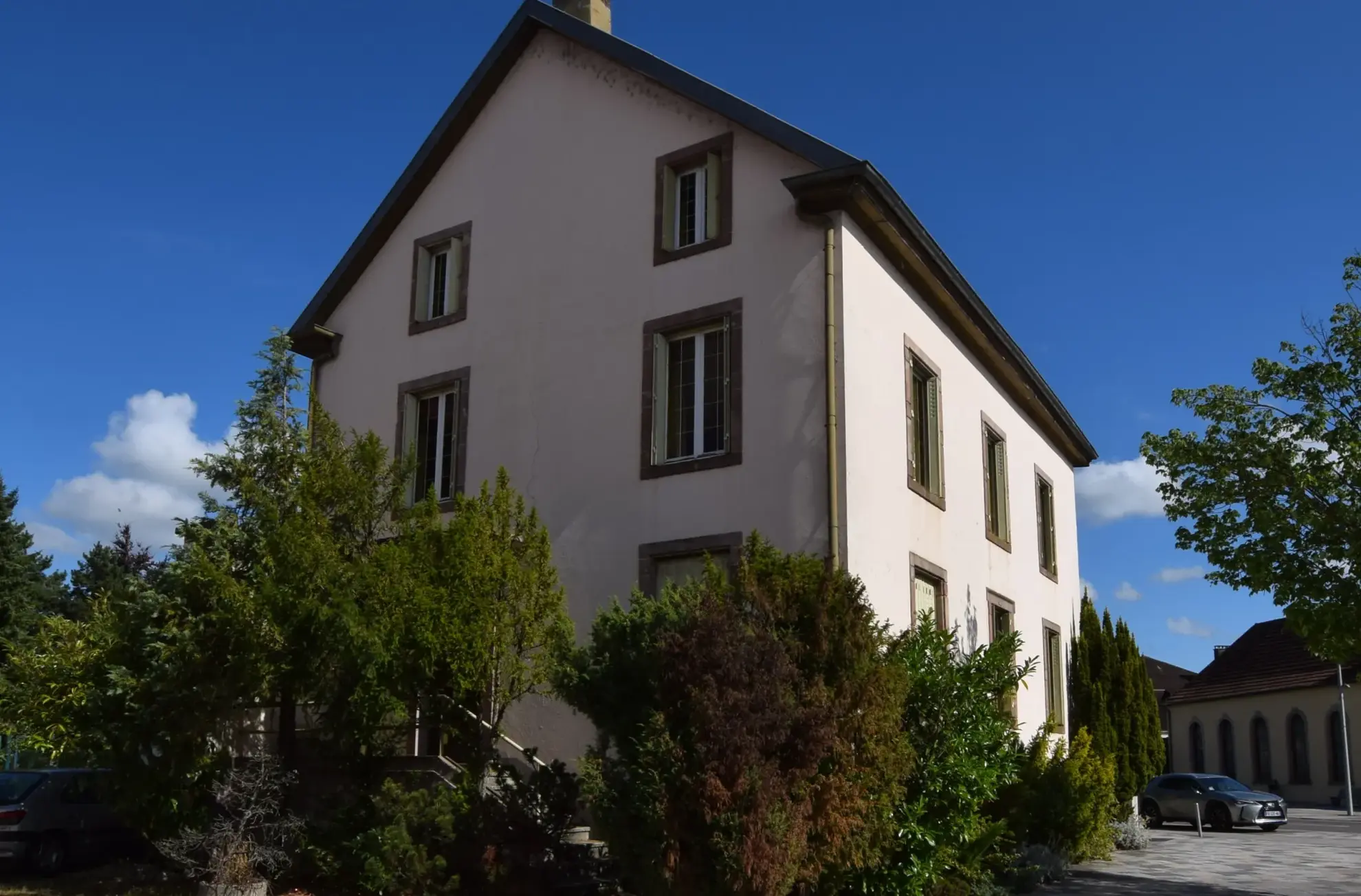 Belle maison de caractère à Sochaux avec jardin et garage - 225 m²