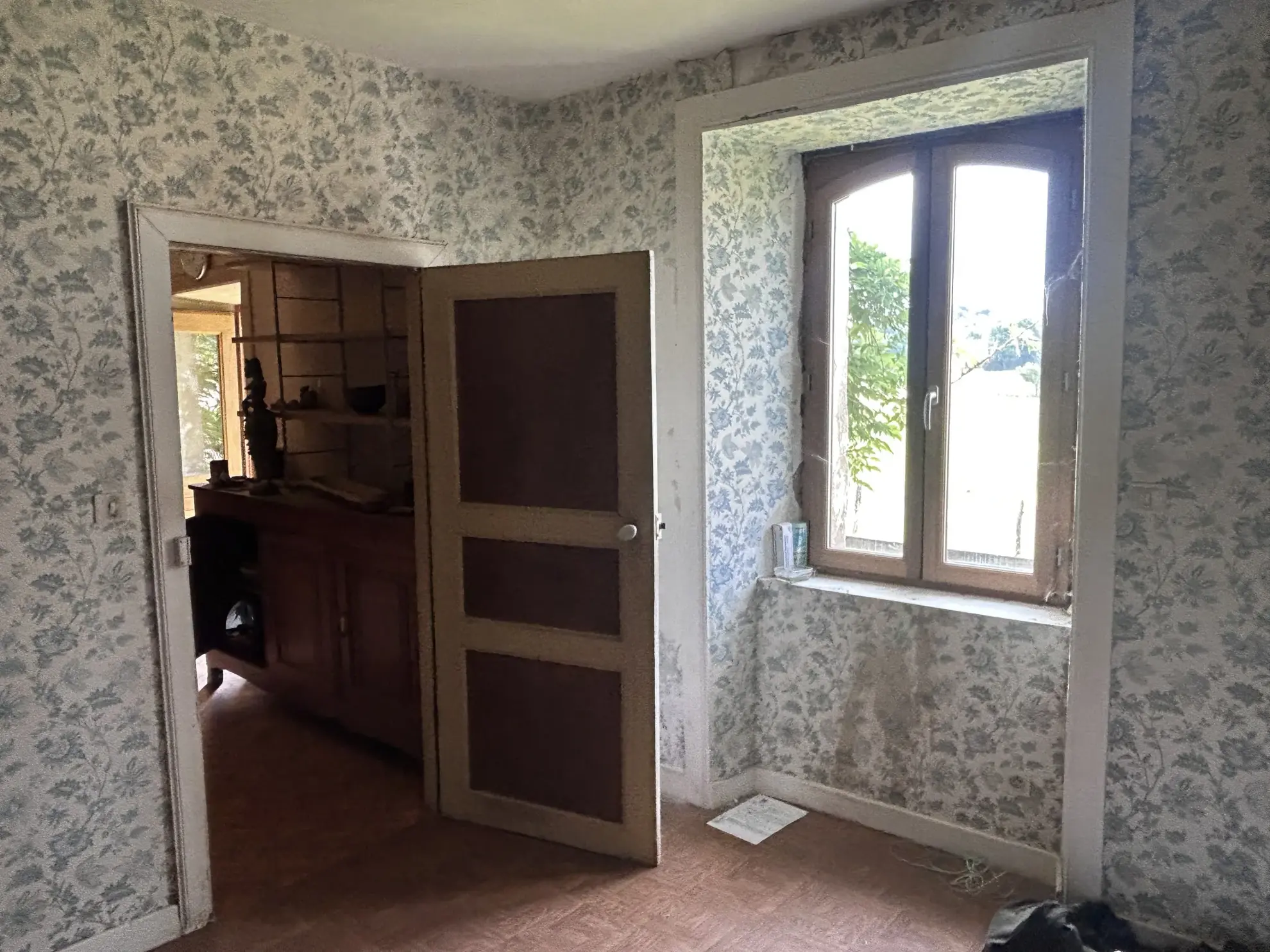 Charmante maison en pierre à Goulles avec dépendances et jardin à rénover 