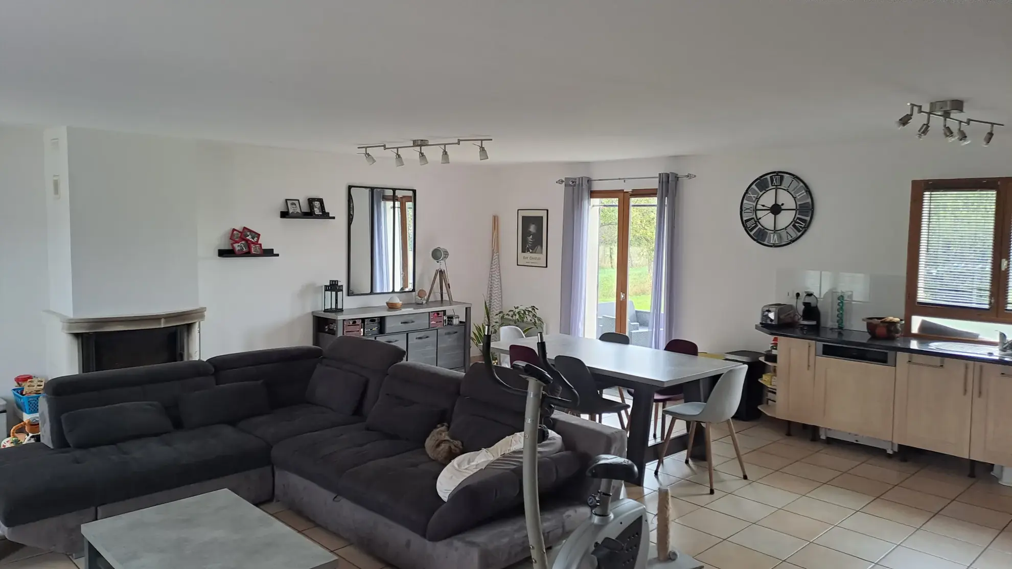 Maison familiale de 142 m² avec 4 chambres et grand terrain à La Celle Saint Cyr 