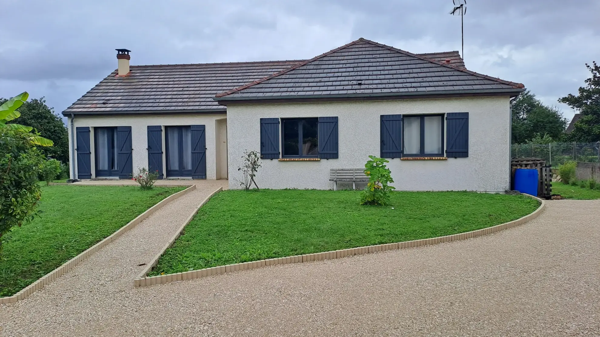 Maison familiale de 142 m² avec 4 chambres et grand terrain à La Celle Saint Cyr 