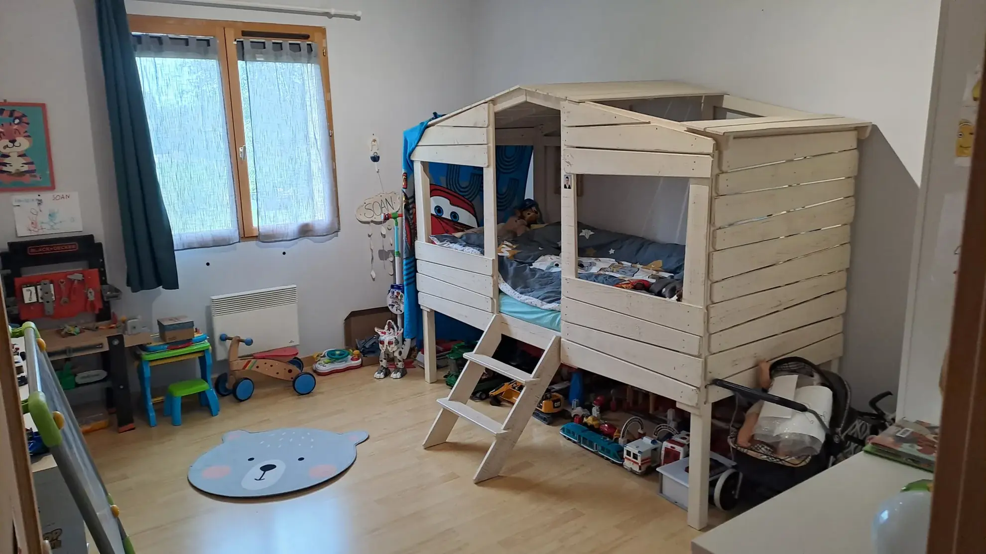 Maison familiale de 142 m² avec 4 chambres et grand terrain à La Celle Saint Cyr 