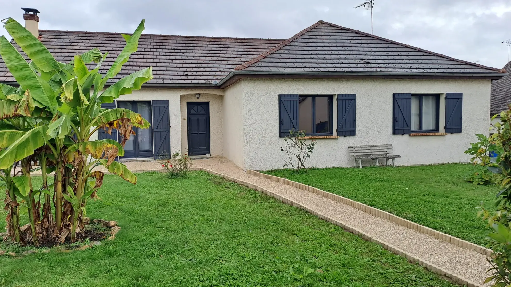 Maison familiale de 142 m² avec 4 chambres et grand terrain à La Celle Saint Cyr 