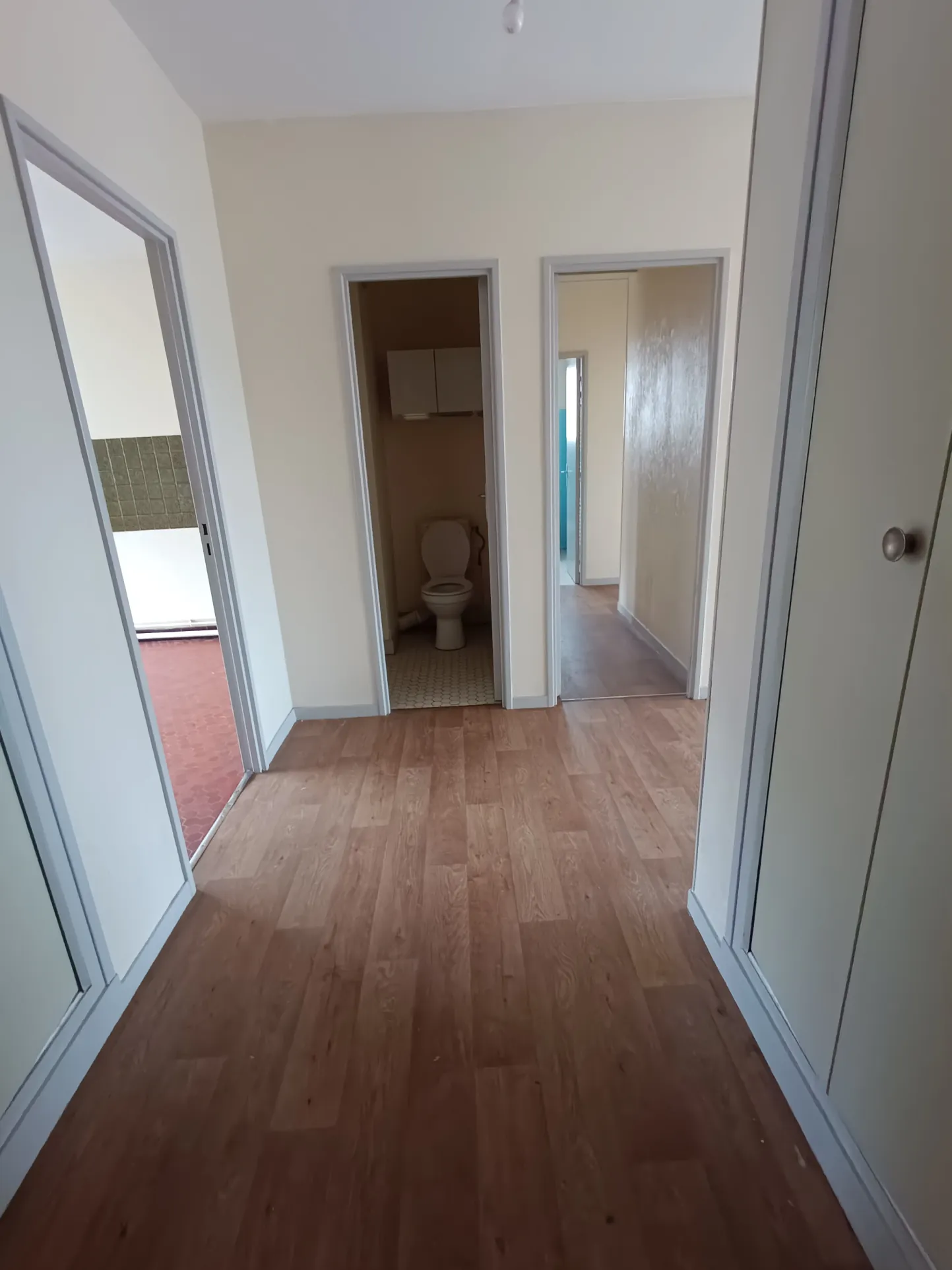 Appartement F3 à Vierzon en centre-ville avec balcon, cave et parking 