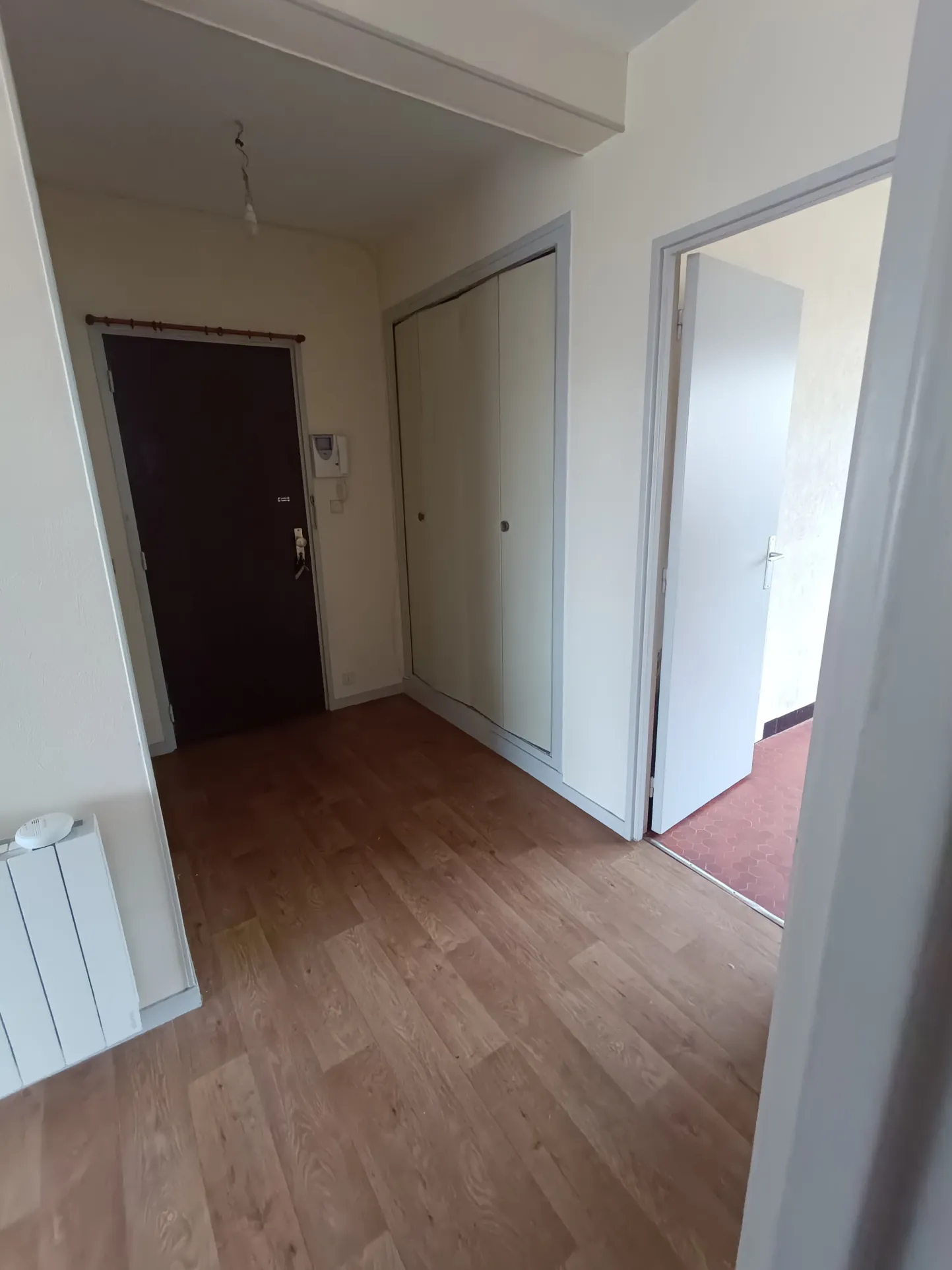 Appartement F3 à Vierzon en centre-ville avec balcon, cave et parking 