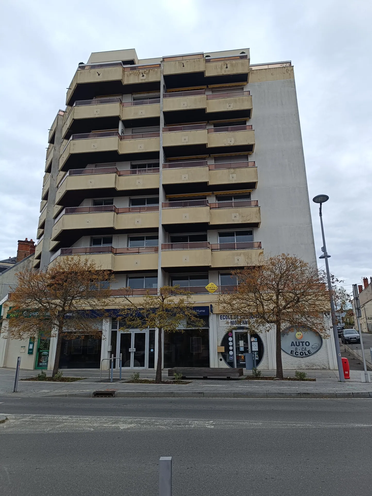 Appartement F3 à Vierzon en centre-ville avec balcon, cave et parking