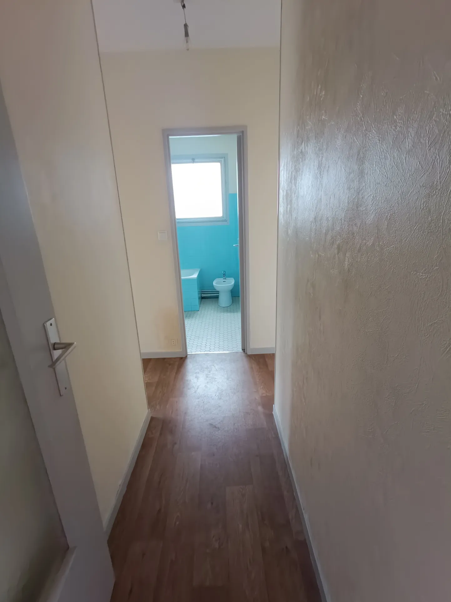 Appartement F3 à Vierzon en centre-ville avec balcon, cave et parking 