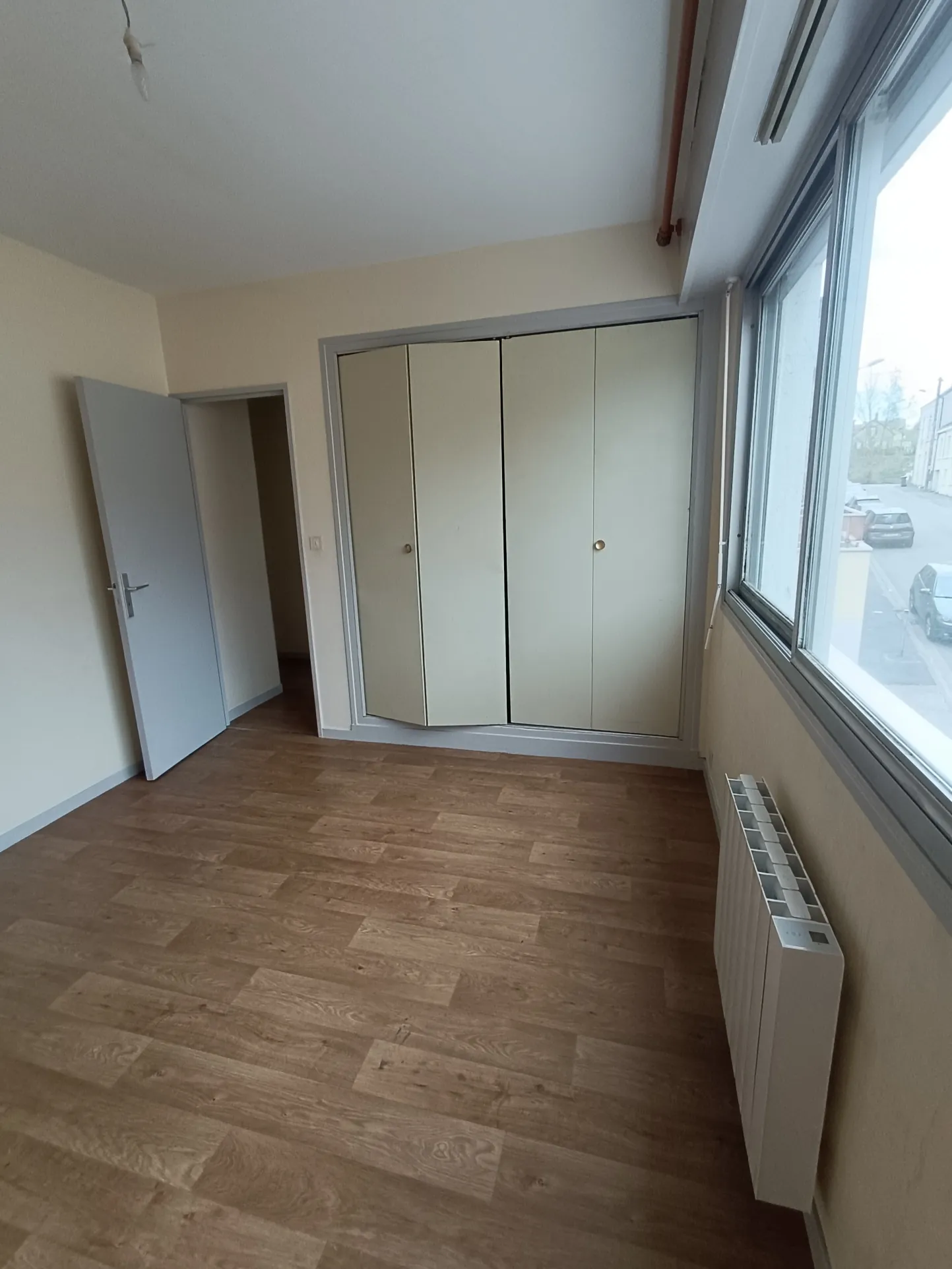 Appartement F3 à Vierzon en centre-ville avec balcon, cave et parking 
