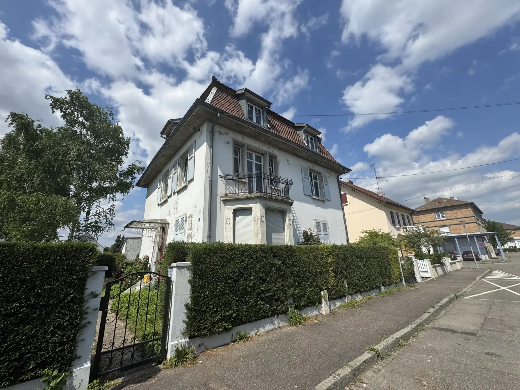 Appartement duplex à rénover à St Louis – 3 pièces avec potentiel 